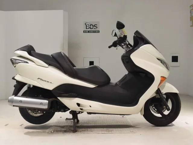 Honda FORZA Z лот № 0213 оценка 4  с аукциона в Японии