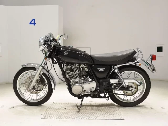 Yamaha SR400-4