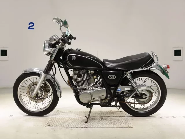 Yamaha SR400-3