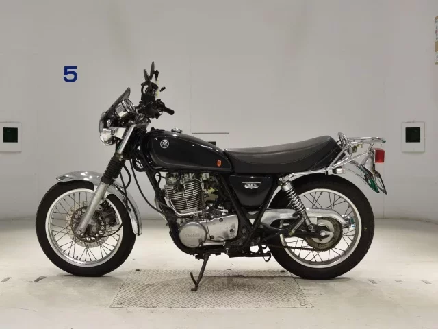 Yamaha SR400-4