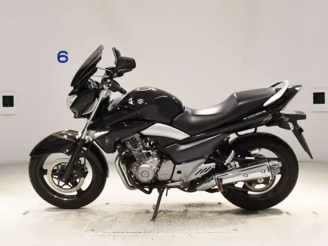 Suzuki GSR250