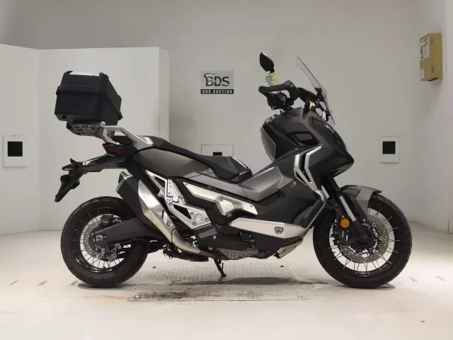 Honda X-ADV750 лот № 0255 оценка 5  с аукциона в Японии