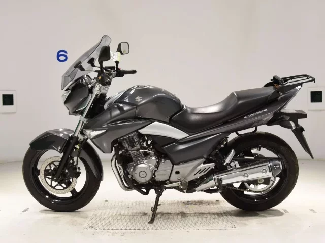 Suzuki GSR250