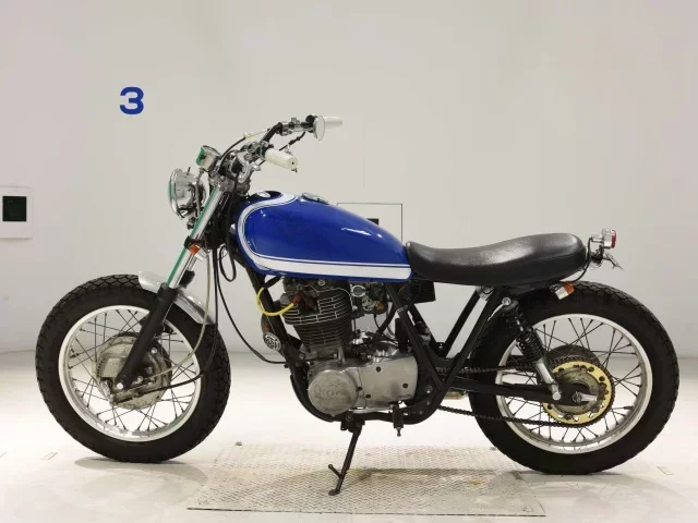 Yamaha SR400-2