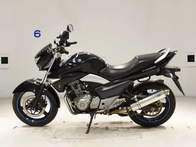 Suzuki GSR250