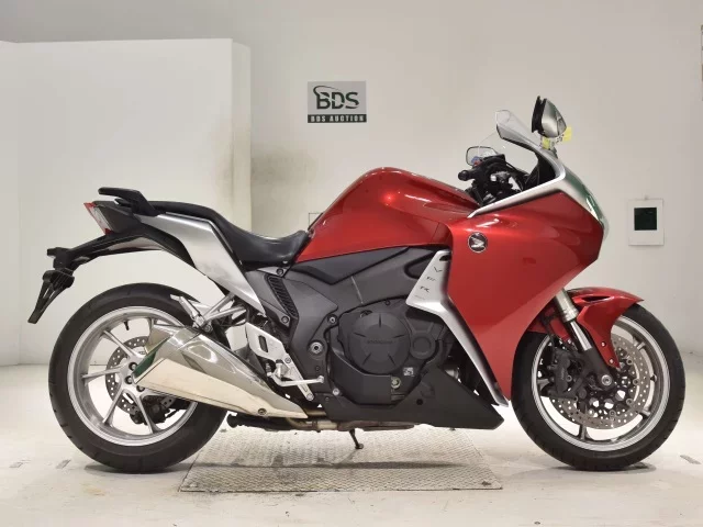 Honda VFR1200F лот № 5365 оценка 5  с аукциона в Японии