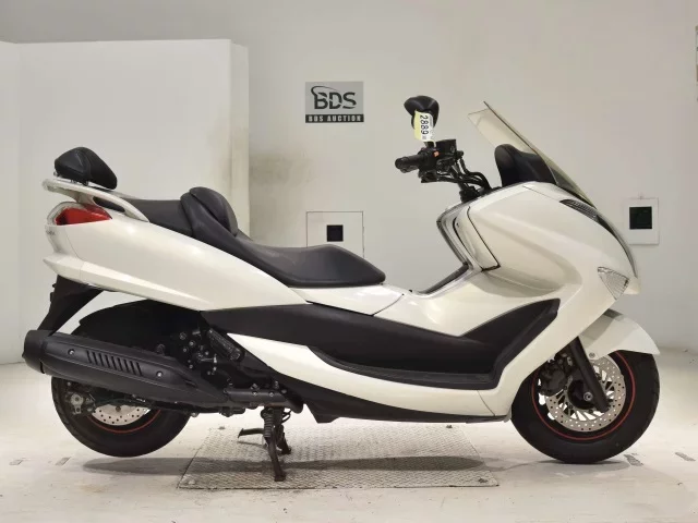 Yamaha MAJESTY 250-4 лот № 2889 оценка 4  с аукциона в Японии