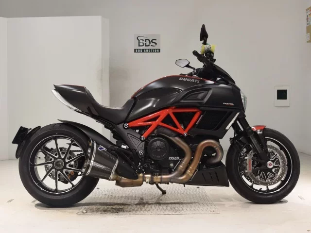 Ducati  DIAVEL CARBON лот № 0252 оценка 6  с аукциона в Японии