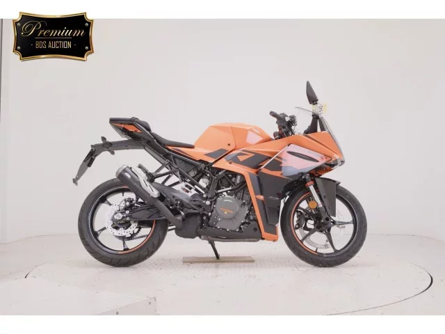 KTM  RC390 лот № 7542 оценка 8  с аукциона в Японии