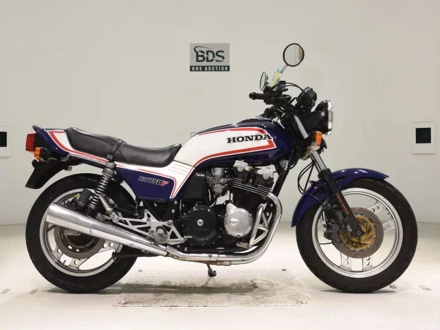 Honda CB750 лот № 7768 оценка 4  с аукциона в Японии