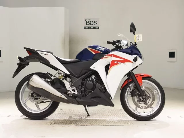 Honda CBR250R лот № 3031 оценка 4  с аукциона в Японии