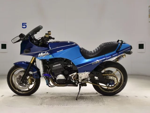Kawasaki GPZ900R