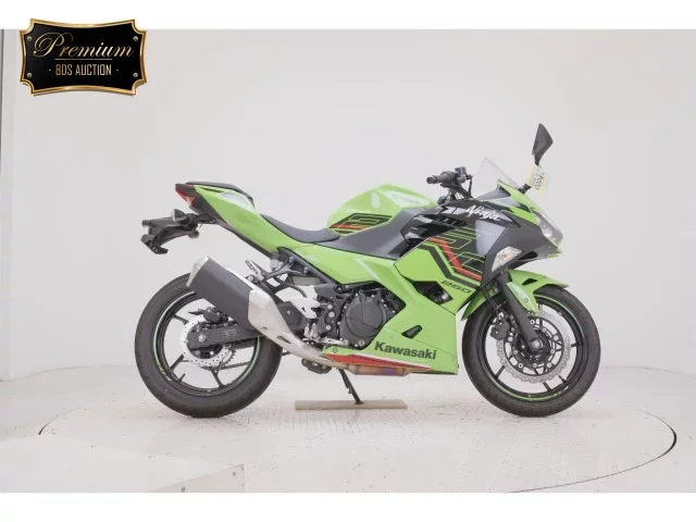 Kawasaki NINJA250-2 лот № 0004 оценка 7  с аукциона в Японии