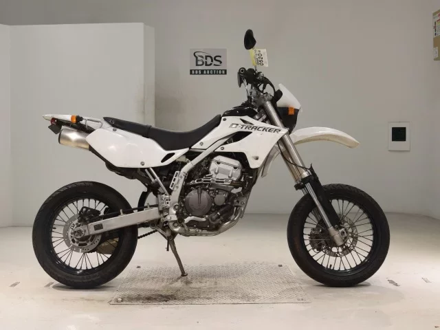 Kawasaki D-TRACKER лот № 0520 оценка 4  с аукциона в Японии