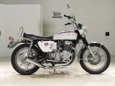 Honda CB750 2021