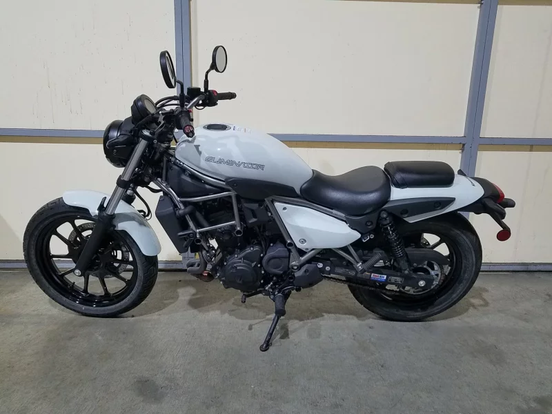 Kawasaki ELIMINATOR 400-1