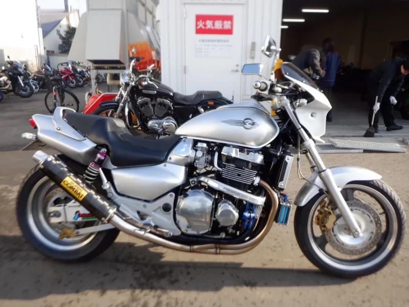 Honda X4 лот № 00078 оценка 4  с аукциона в Японии