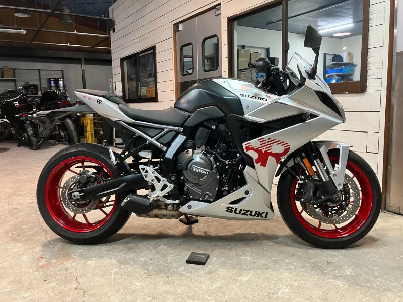 Suzuki GSX-8R лот № 02092 оценка 4  с аукциона в Японии