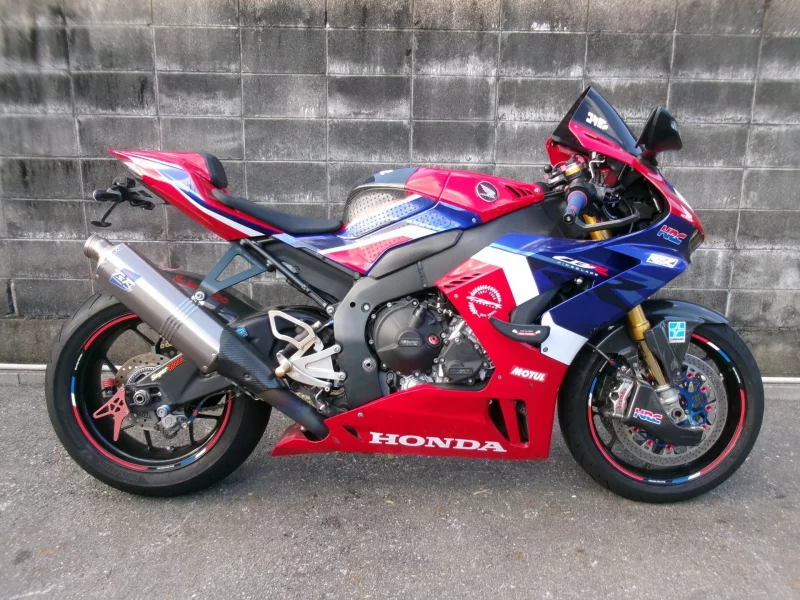 Honda CBR1000RR-R FB SP лот № 00179 оценка 4  с аукциона в Японии