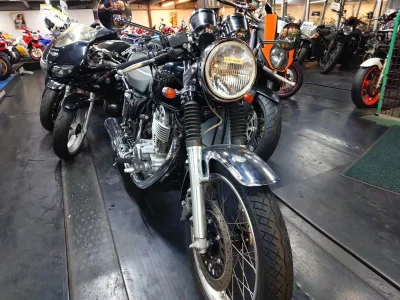 Yamaha SR400-1 лот № 04308 оценка 4  с аукциона в Японии 2