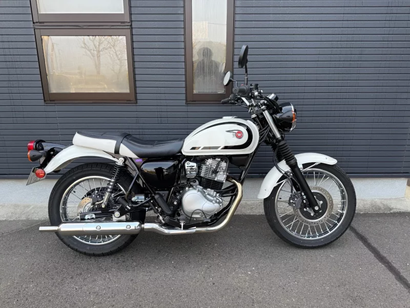 Kawasaki W230 лот № 04339 оценка 7  с аукциона в Японии