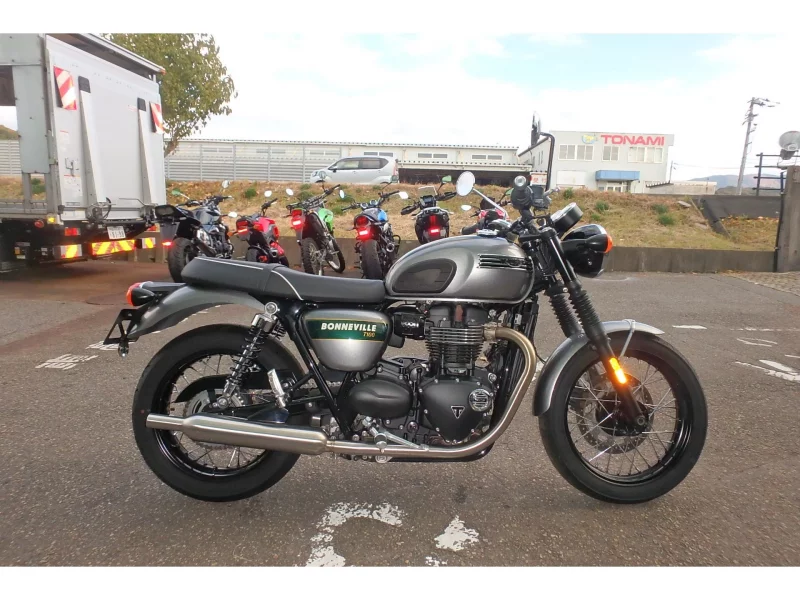 Triumph  BONNEVILLE T100 лот № 04371 оценка 4  с аукциона в Японии