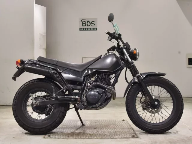 Yamaha TW225 лот № 2548 оценка 4  с аукциона в Японии