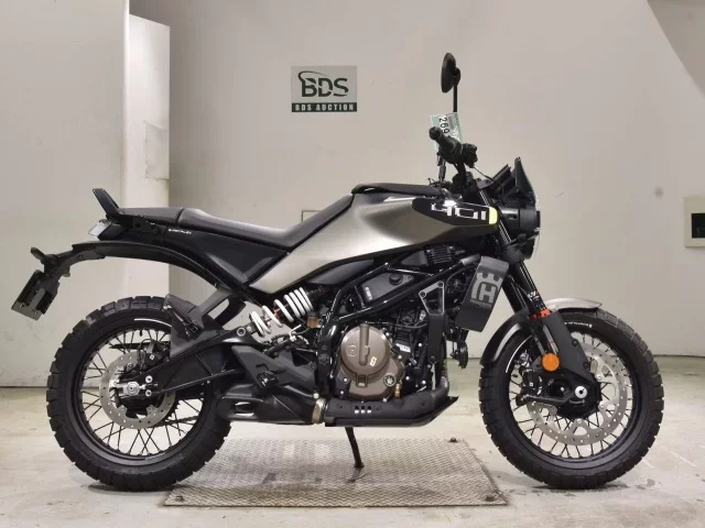 Other HUSQUARNA SUBARU TOPIREN401 лот № 2691 оценка 8  с аукциона в Японии