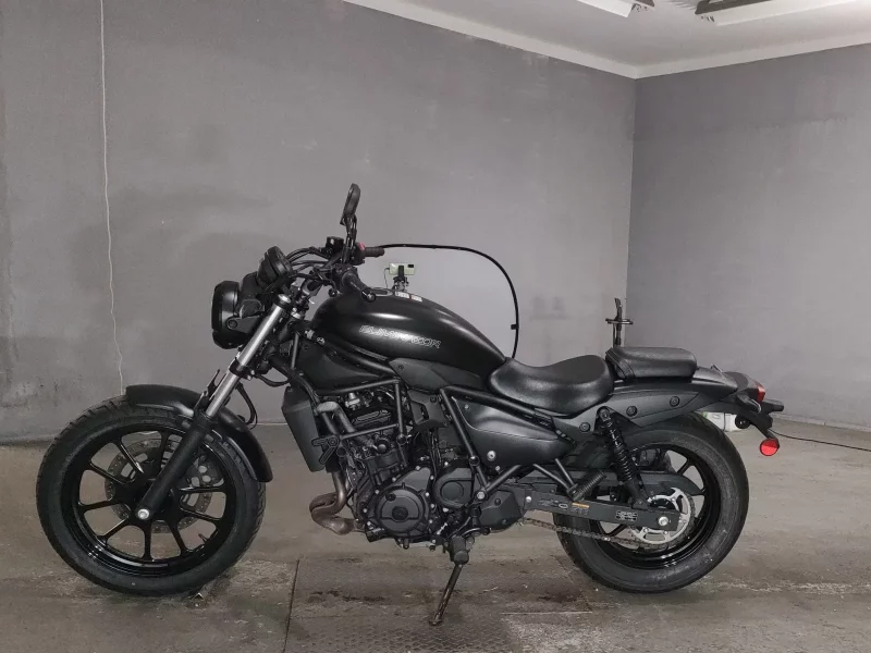 Kawasaki ELIMINATOR 400-1