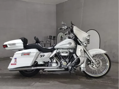 Harley-Davidson HARLEY FLHTCU1690