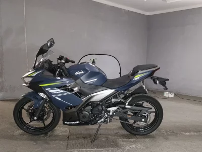 Kawasaki NINJA400 лот № 8342 оценка 4.5  с аукциона в Японии 2