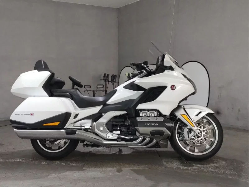 Honda GL1800 TOUR лот № 8349 оценка 4  с аукциона в Японии
