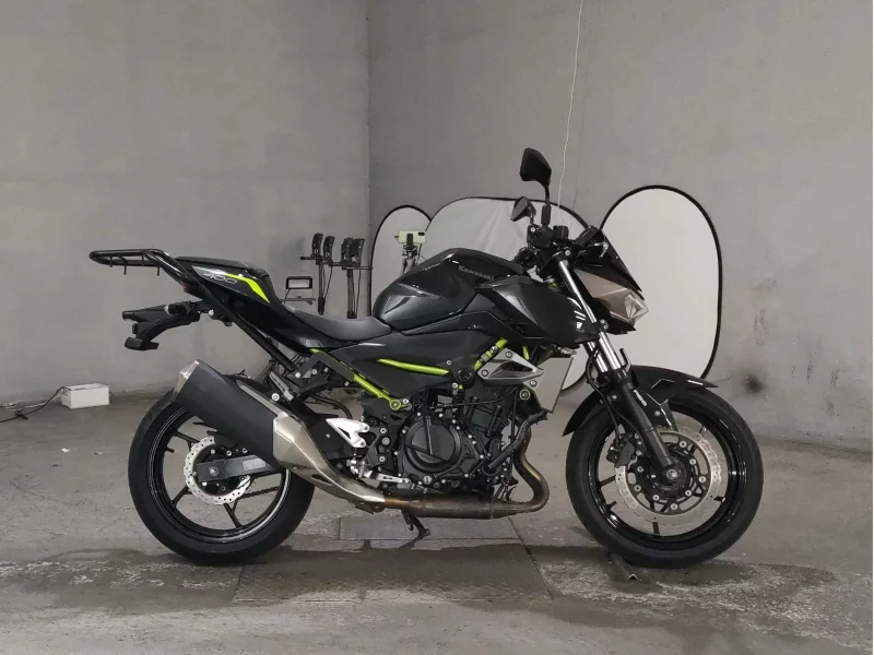 Kawasaki Z400 лот № 8355 оценка 4  с аукциона в Японии