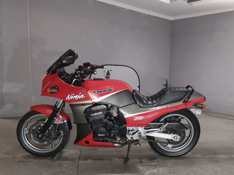 Kawasaki GPZ900R