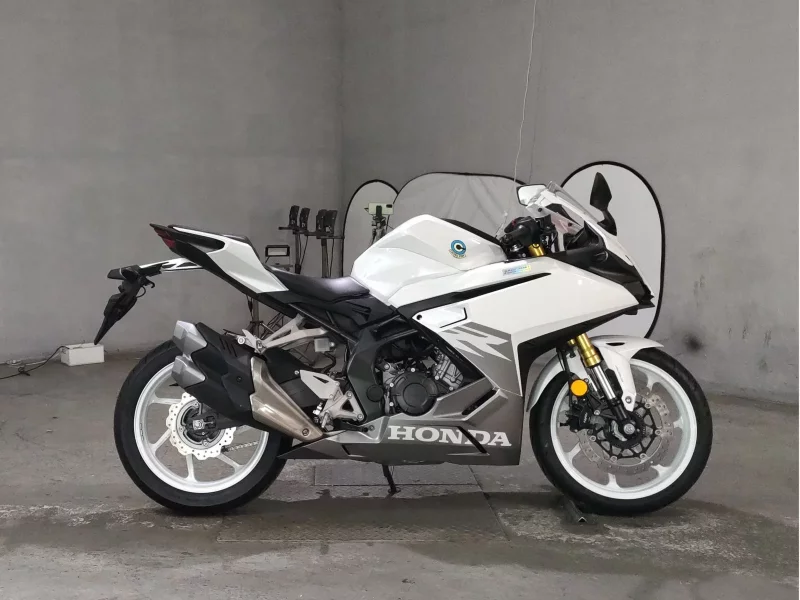 Honda CBR250RR лот № 8357 оценка 5  с аукциона в Японии