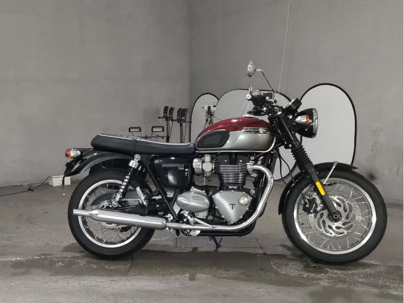 Triumph  T120 BONNEVILLE лот № 7368 оценка 5  с аукциона в Японии