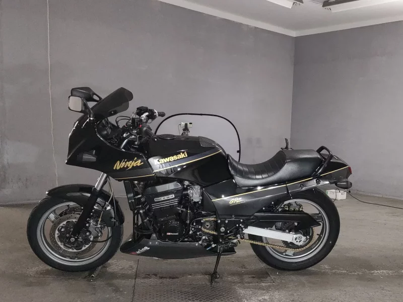 Kawasaki GPZ900R