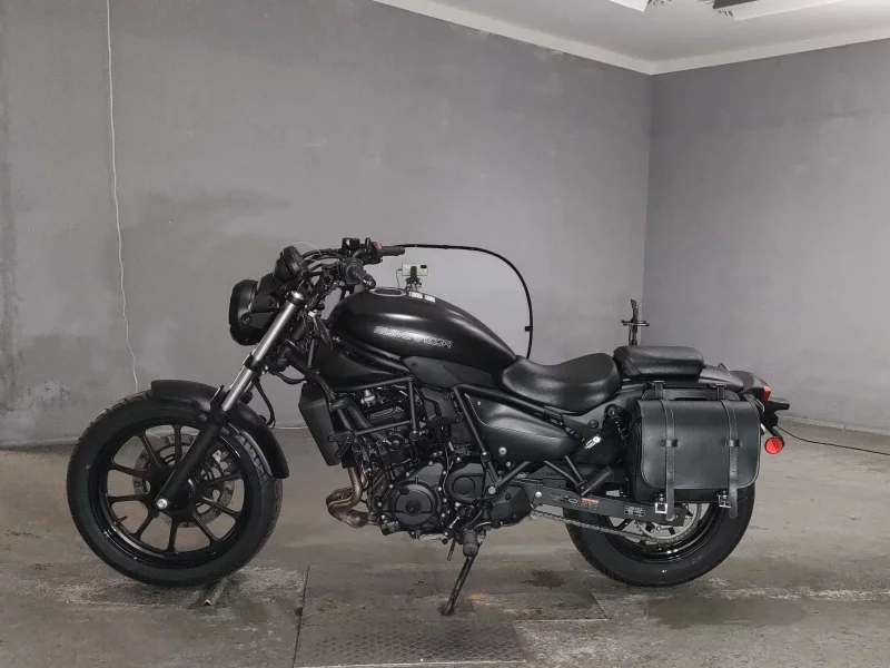 Kawasaki ELIMINATOR 400-1