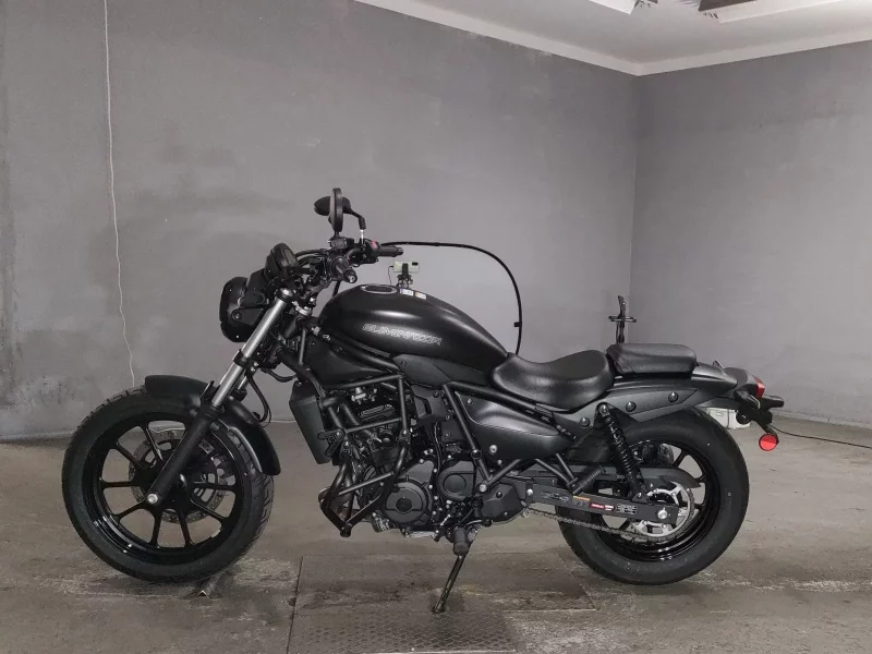 Kawasaki ELIMINATOR 400-1