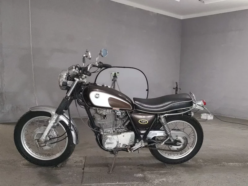 Yamaha SR400-1