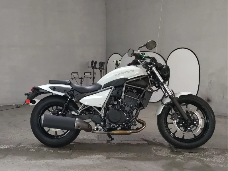 Kawasaki ELIMINATOR 400-1