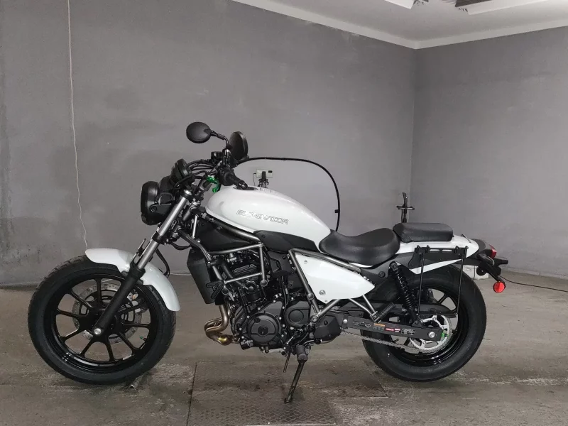 Kawasaki ELIMINATOR 400-1