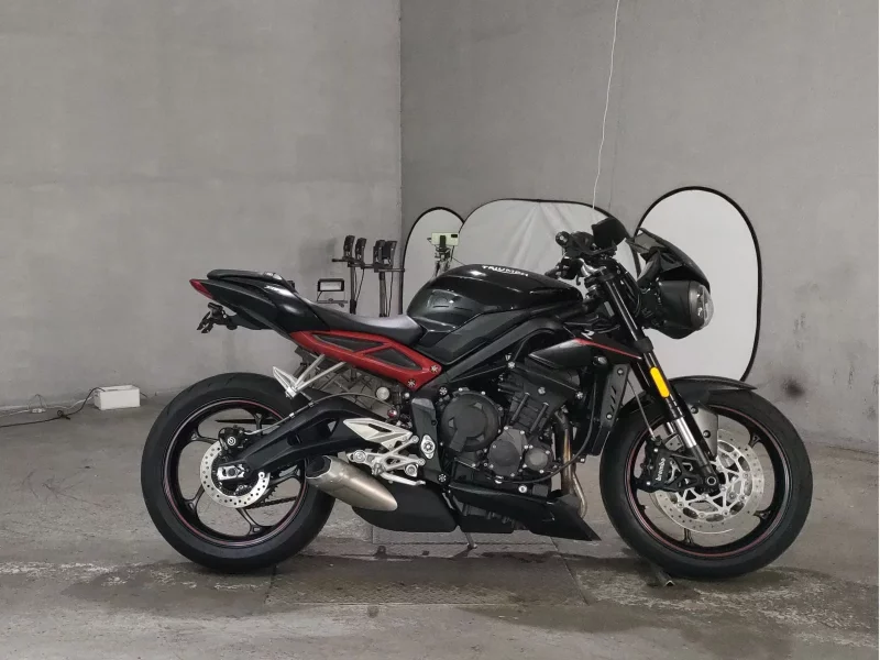 Triumph  STREET TRIPLE R LOW лот № 7447 оценка 4.5  с аукциона в Японии