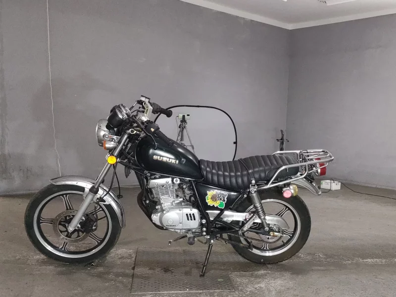 Suzuki GN125-2F