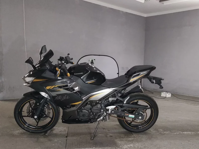 Kawasaki NINJA400