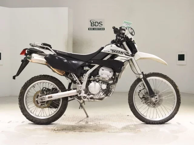 Kawasaki KLX250-2 лот № 5251 оценка 4  с аукциона в Японии
