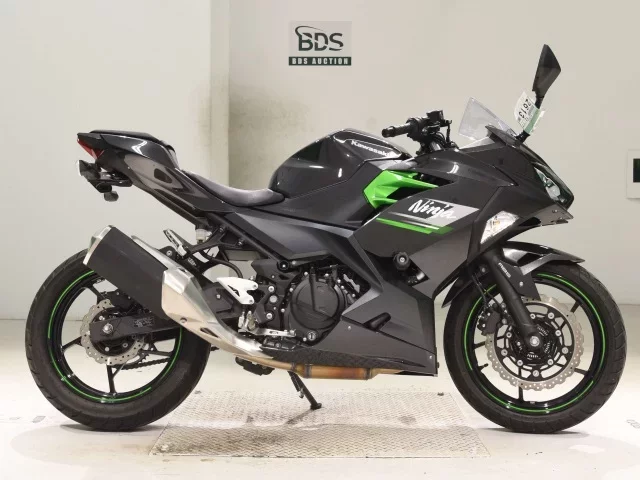 Kawasaki NINJA250-2 лот № 2613 оценка 6  с аукциона в Японии