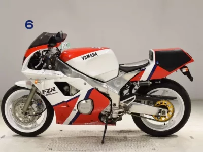 Yamaha FZR400RR