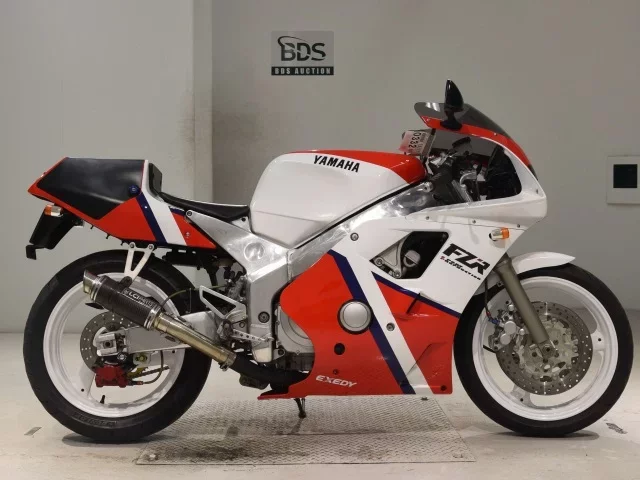 Yamaha FZR400RR