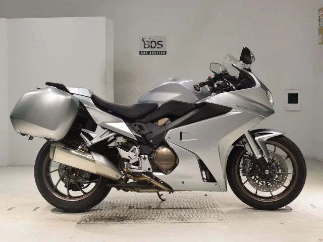 Honda VFR800F лот № 0369 оценка 4  с аукциона в Японии